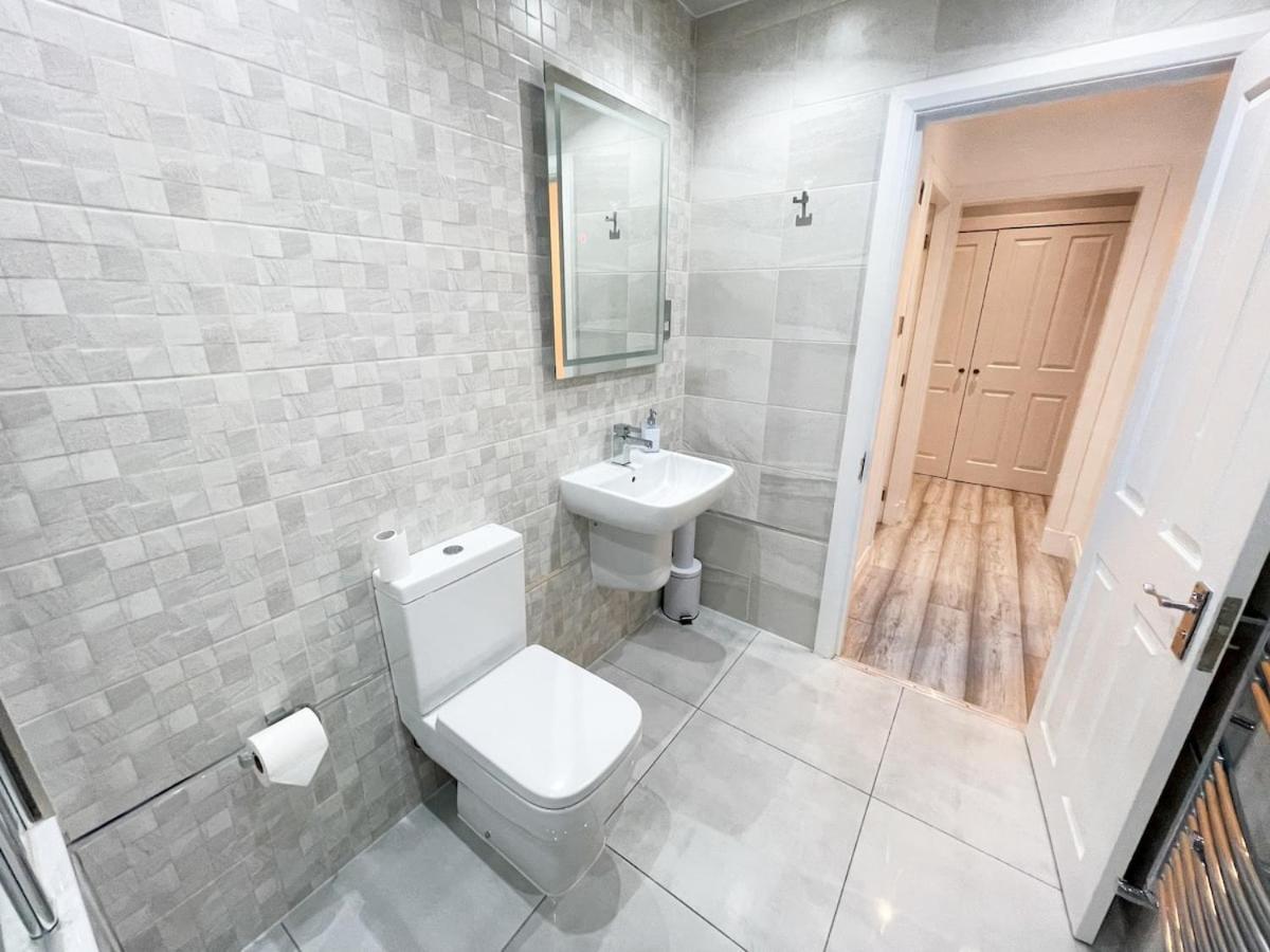 Recently Refurbished Two Bedroom Apartment, Central Location! Glasgow Exterior photo